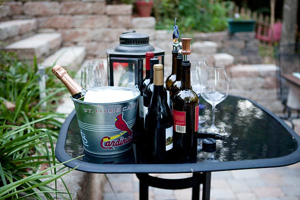 champagne-in-cardinal-bucket-8919